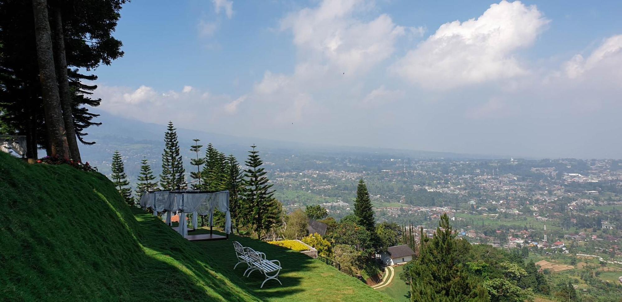 Damar Langit Resort Cisarua Exterior photo