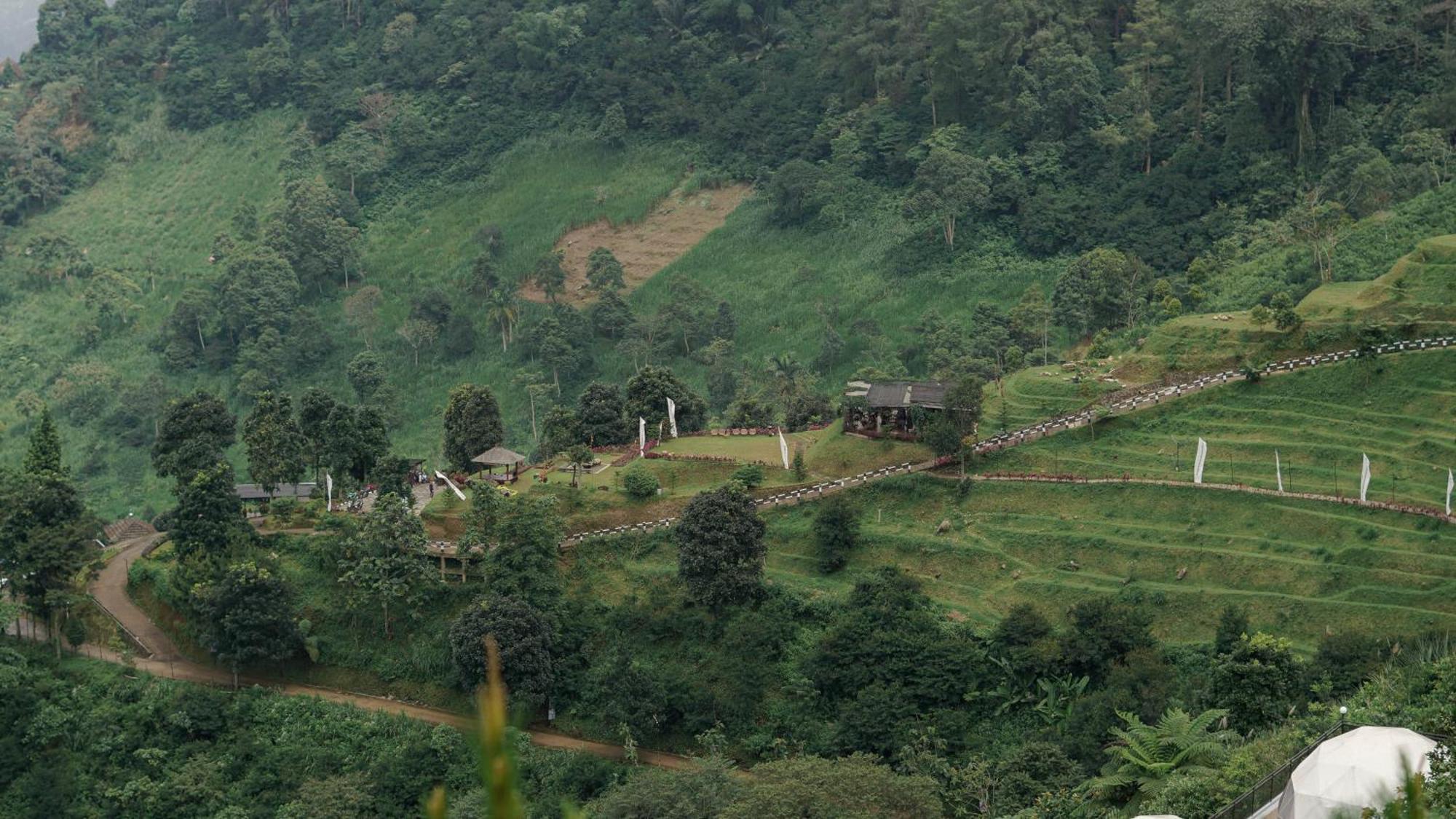 Damar Langit Resort Cisarua Exterior photo